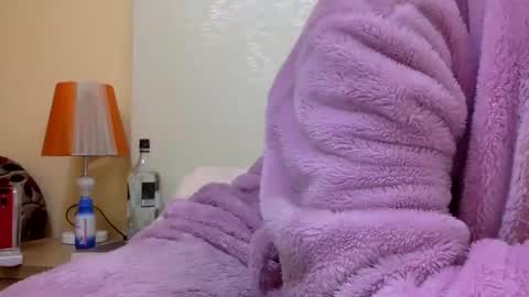 Snapshot of bermudatriangle12 chatting on February 18, 7:21 am tixxie online show from February 18, 7:21 am