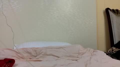 Snapshot of bermudatriangle12 chatting on February 22, 5:12 am tixxie online show from February 22, 5:12 am