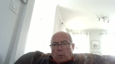 Snapshot of bernard1102 chatting on February 15, 7:32 pm bernard1102 online show from February 15, 7:32 pm