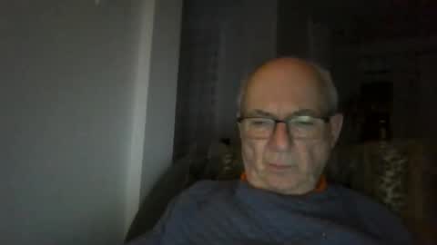 Snapshot of bernard1102 chatting on February 21, 1:28 am bernard1102 online show from February 21, 1:28 am