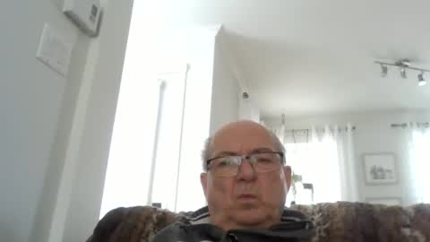 Snapshot of bernard1102 chatting on February 25, 1:43 pm bernard1102 online show from February 25, 1:43 pm