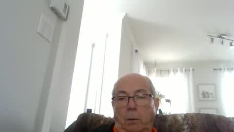 Snapshot of bernard1102 chatting on February 26, 3:00 pm bernard1102 online show from February 26, 3:00 pm