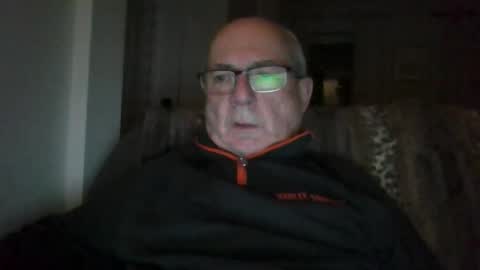 Snapshot of bernard1102 chatting on March 1, 2:02 am bernard1102 online show from March 1, 2:02 am