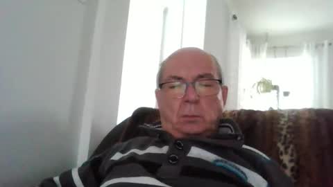 Snapshot of bernard1102 chatting on March 3, 1:39 pm bernard1102 online show from March 3, 1:39 pm