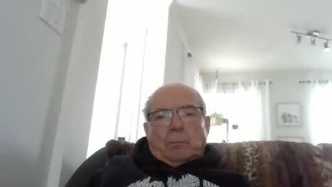 Snapshot of bernard1102 chatting on March 7, 3:09 pm bernard1102 online show from March 7, 3:09 pm