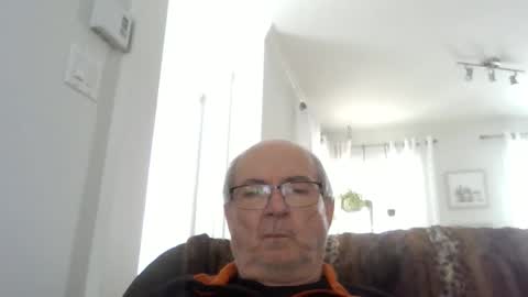 Snapshot of bernard1102 chatting on April 5, 7:44 pm bernard1102 online show from April 5, 7:44 pm