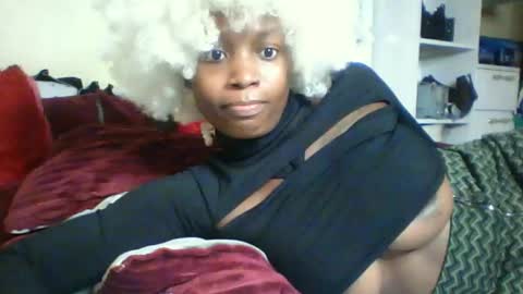 Snapshot of berries02 chatting on November 3, 7:09 am Berries online show from November 3, 7:09 am