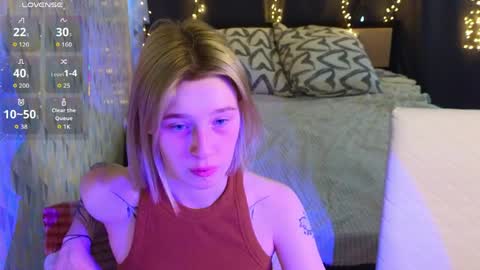 Snapshot of berry_assortment chatting on April 6, 11:00 am Your sweet Tara and Eva online show from April 6, 11:00 am