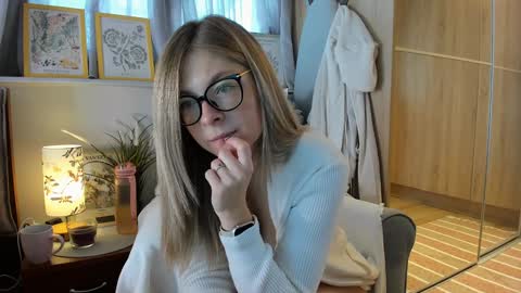 Vicky   online show from October 21, 6:36 am