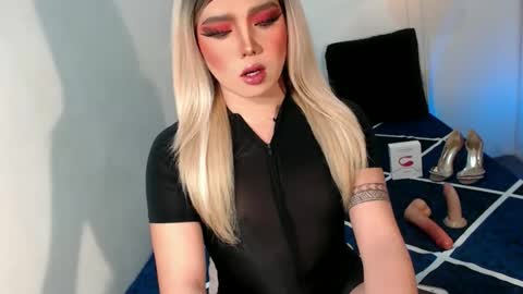 Snapshot of bestgirljulia chatting on November 5, 12:10 am bestgirljulia online show from November 5, 12:10 am