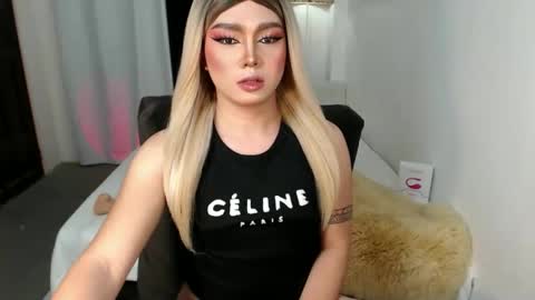 Snapshot of bestgirljulia chatting on November 30, 5:22 am bestgirljulia online show from November 30, 5:22 am