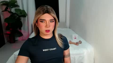 Snapshot of bestgirljulia chatting on February 5, 8:52 am bestgirljulia online show from February 5, 8:52 am