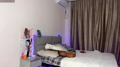 Snapshot of bestie_kiki chatting on October 9, 2:04 pm Eva online show from October 9, 2:04 pm