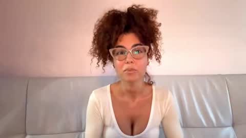 Bella online show from April 7, 4:18 pm