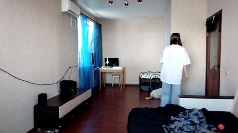Snapshot of bethkallberg chatting on June 4, 11:27 am Leila online show from June 4, 11:27 am