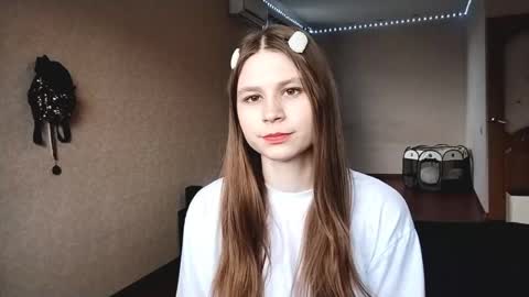 Snapshot of bethkallberg chatting on June 5, 12:33 pm Leila online show from June 5, 12:33 pm