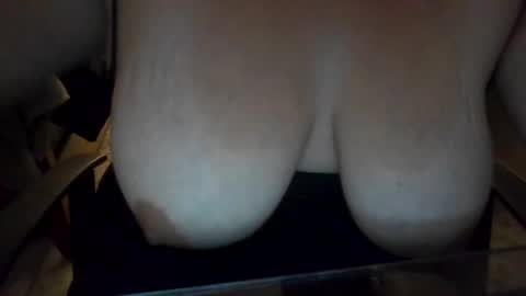 Snapshot of betsysjuggs chatting on September 20, 3:40 am betsysjuggs online show from September 20, 3:40 am