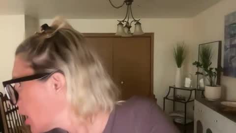 Snapshot of betterconvobesttime chatting on November 23, 2:22 am Best Time and Even better Convo online show from November 23, 2:22 am