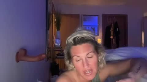 Snapshot of betterconvobesttime chatting on December 17, 12:27 am Best Time and Even better Convo online show from December 17, 12:27 am