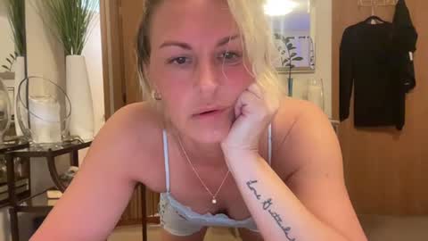 Snapshot of betterconvobesttime chatting on December 20, 1:45 am Best Time and Even better Convo online show from December 20, 1:45 am