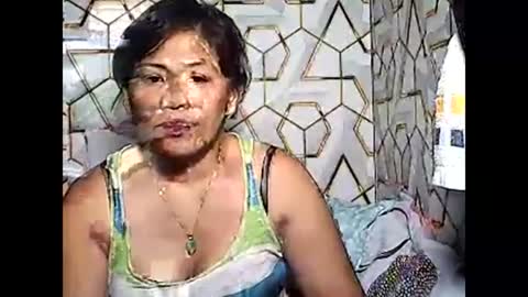 Snapshot of betty_83 chatting on February 22, 12:04 pm betty_83 online show from February 22, 12:04 pm