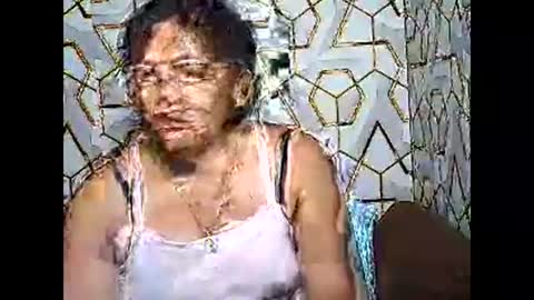 Snapshot of betty_83 chatting on April 12, 11:48 am betty_83 online show from April 12, 11:48 am