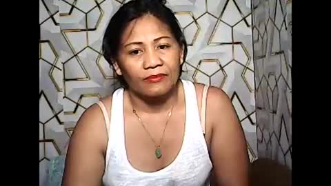 Snapshot of betty_83 chatting on April 15, 12:23 pm betty_83 online show from April 15, 12:23 pm