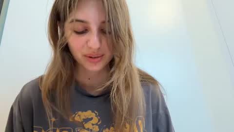 Lina online show from August 3, 4:22 pm