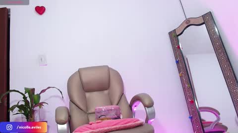 Nicolle Aviles online show from September 22, 7:21 am