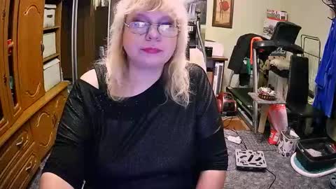 Snapshot of beverlycynia chatting on September 27, 3:39 pm BeverlyCynia online show from September 27, 3:39 pm