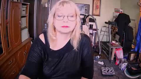 Snapshot of beverlycynia chatting on September 29, 11:15 am BeverlyCynia online show from September 29, 11:15 am