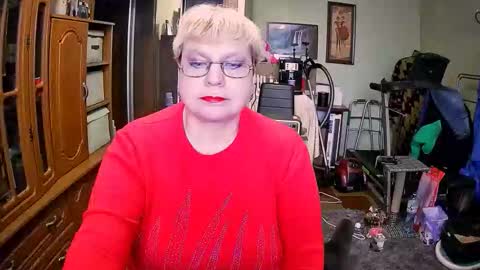 Snapshot of beverlyqcynia chatting on November 6, 11:44 am BeverlyQCynia online show from November 6, 11:44 am