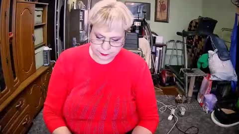 Snapshot of beverlyqcynia chatting on November 8, 12:05 pm BeverlyQCynia online show from November 8, 12:05 pm