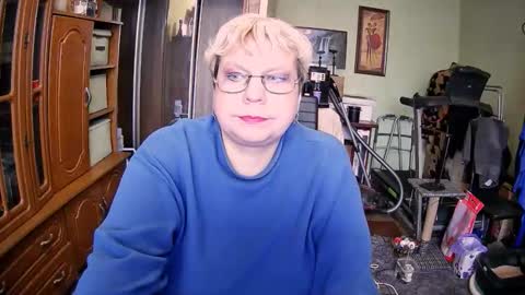 Snapshot of beverlyqcynia chatting on November 17, 12:00 pm BeverlyQCynia online show from November 17, 12:00 pm