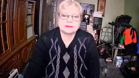 Snapshot of beverlyqcynia chatting on February 14, 11:40 am BeverlyQCynia online show from February 14, 11:40 am