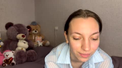 Snapshot of bevvanwoert chatting on March 28, 8:19 pm Bella online show from March 28, 8:19 pm