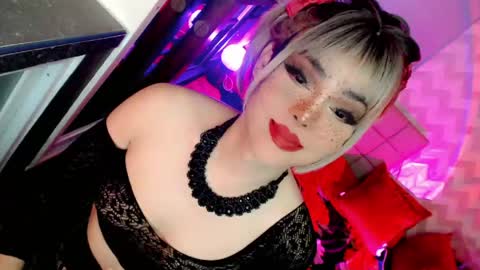 MISTRESS DOMME online show from May 15, 9:05 am