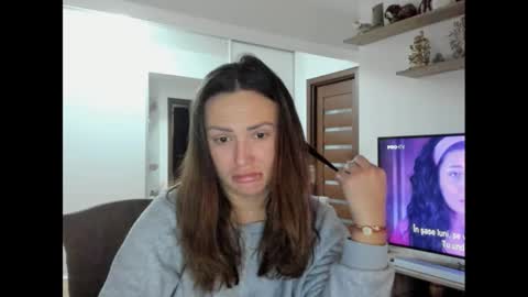   BeyonceDoll       Twitter DollBeyonce    online show from January 26, 11:50 am