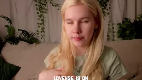 Eliz online show from November 20, 1:39 am