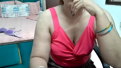 Snapshot of bhabhi_lovely chatting on August 3, 3:49 am bhabhi_lovely online show from August 3, 3:49 am