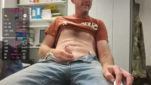 Snapshot of bi_french69 chatting on September 24, 4:32 pm My name is David and if you like public exhibitions you wont be disappointed with me LoL - My favorite vibes is 44 online show from September 24, 4:32 pm