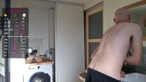 Snapshot of bi_french69 chatting on October 25, 10:01 am My name is David and if you like public exhibitions you wont be disappointed with me LoL - My favorite vibes is 44 online show from October 25, 10:01 am