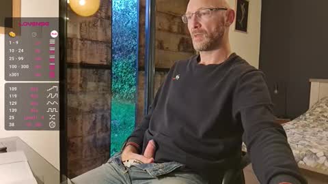 Snapshot of bi_french69 chatting on November 28, 7:44 am My name is David and if you like public exhibitions you wont be disappointed with me LoL - My favorite vibes is 44 online show from November 28, 7:44 am