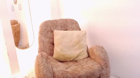 Snapshot of bianca_velvet chatting on April 1, 2:14 pm bianca_velvet online show from April 1, 2:14 pm