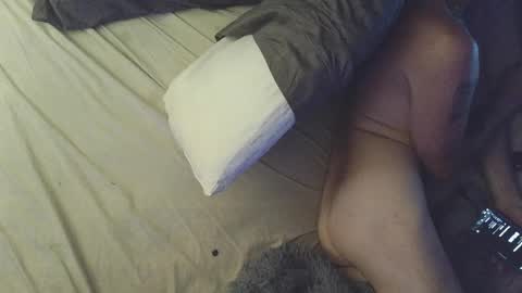 Snapshot of bicoupleanythingjustask chatting on October 19, 11:38 pm Pansexual D online show from October 19, 11:38 pm