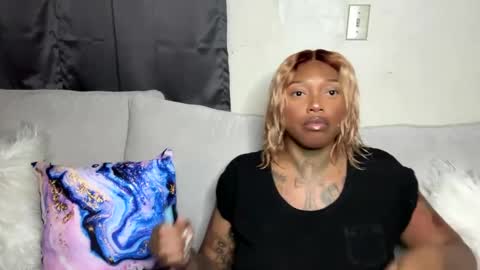 Snapshot of big_lavish chatting on January 6, 4:04 am Big Lavish online show from January 6, 4:04 am