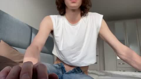 Snapshot of big_lil_small chatting on June 27, 2:23 pm big_lil_small online show from June 27, 2:23 pm