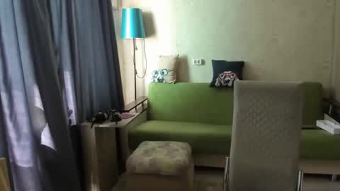 mom online show from May 5, 2:41 am