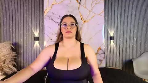 Snapshot of big_tits_in_your_face chatting on April 12, 8:25 pm Tell me Sophia online show from April 12, 8:25 pm