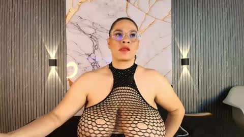 Snapshot of big_tits_in_your_face chatting on April 17, 8:34 pm Tell me Sophia online show from April 17, 8:34 pm